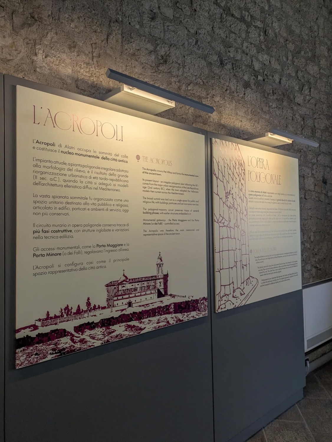 L'Acropoli e l'opera poligonale, appesi sulla pietra