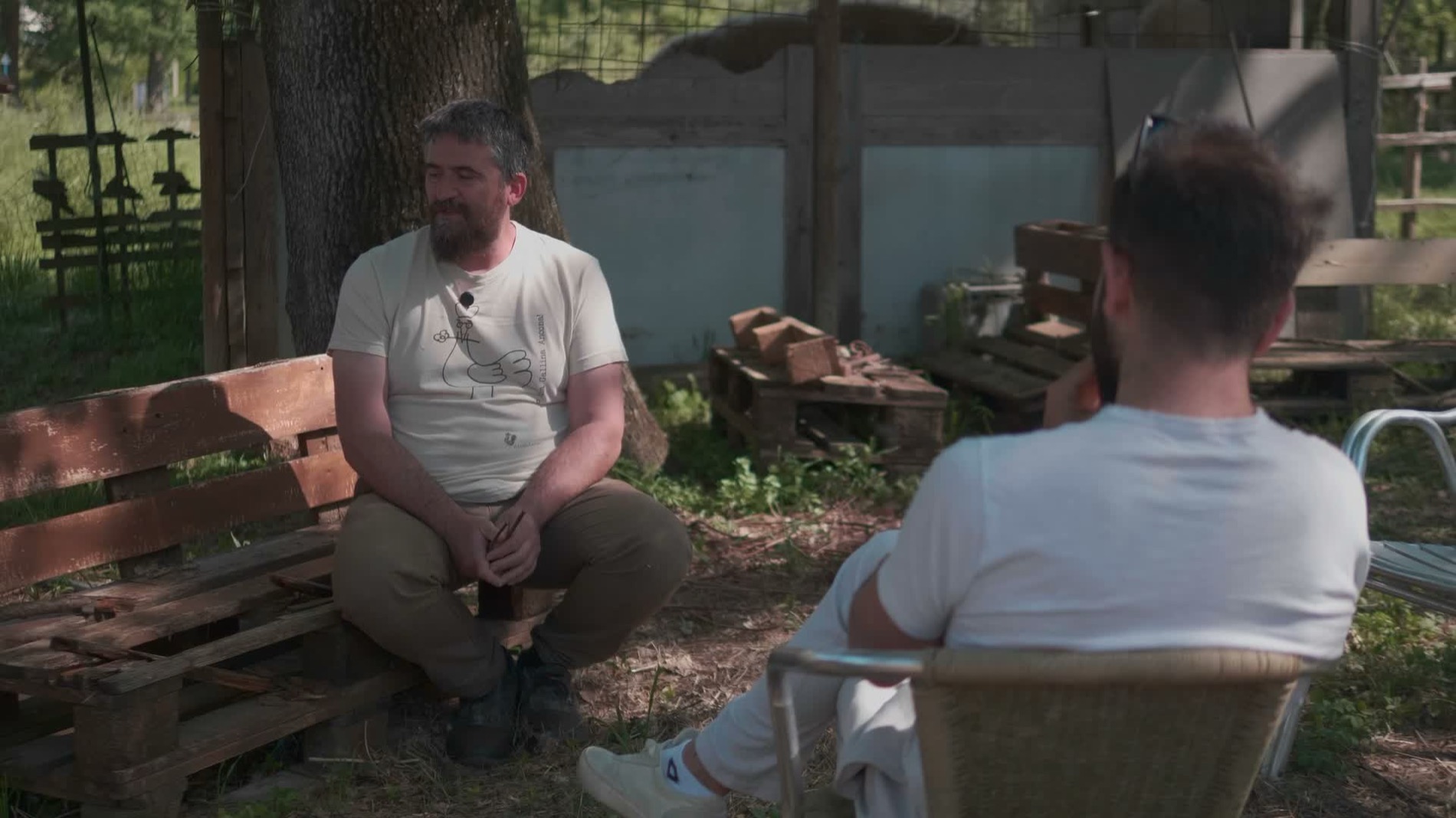 Un'intervista in campagna, per l'episodio sul creato